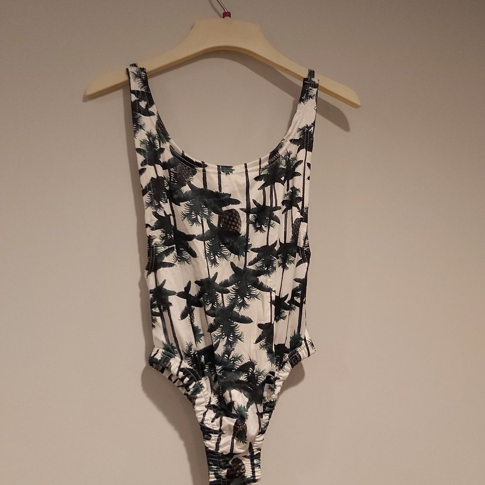 1piece Bathing suit